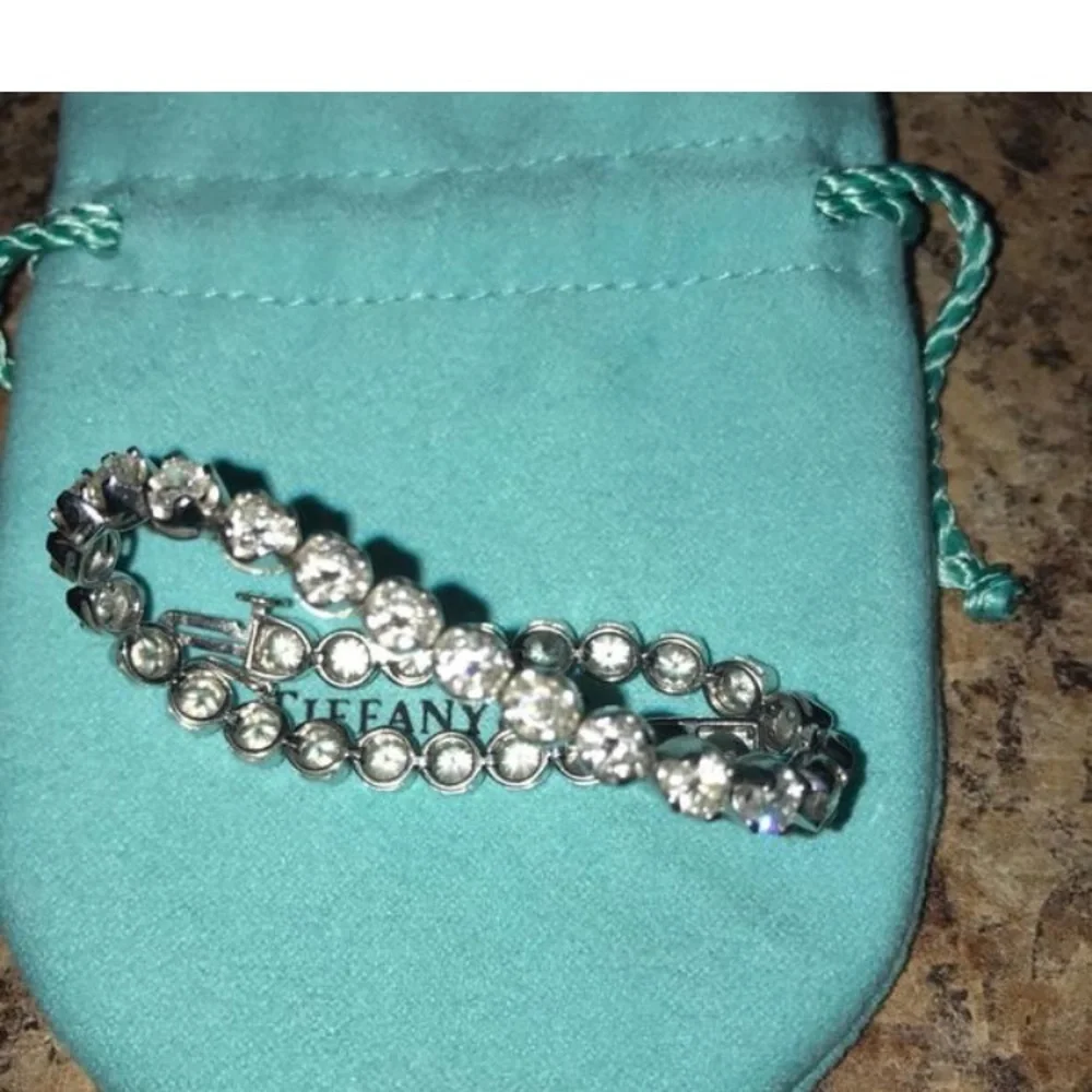 Authentic 7ct Diamond tennis bracelet - Picture 3 of 9